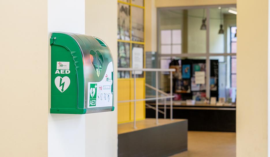 AED-toestel de Bib Leuven Tweebronnen