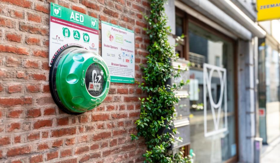 AED-toestel in Miniemeninstituut