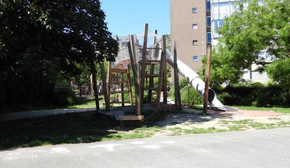 Klimtoren op speelterrein De Bruul